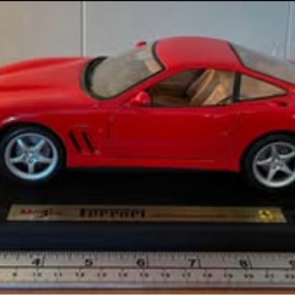 1:18 LARGE FERRARI 550 MARANELLO 1996 MAISTO DIECAST MODEL CAR WITH BASE